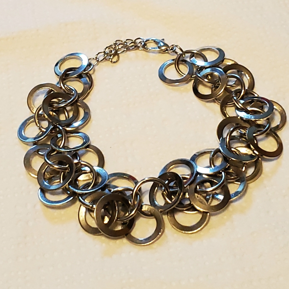 Paparazzi silver circle clasp bracelet.